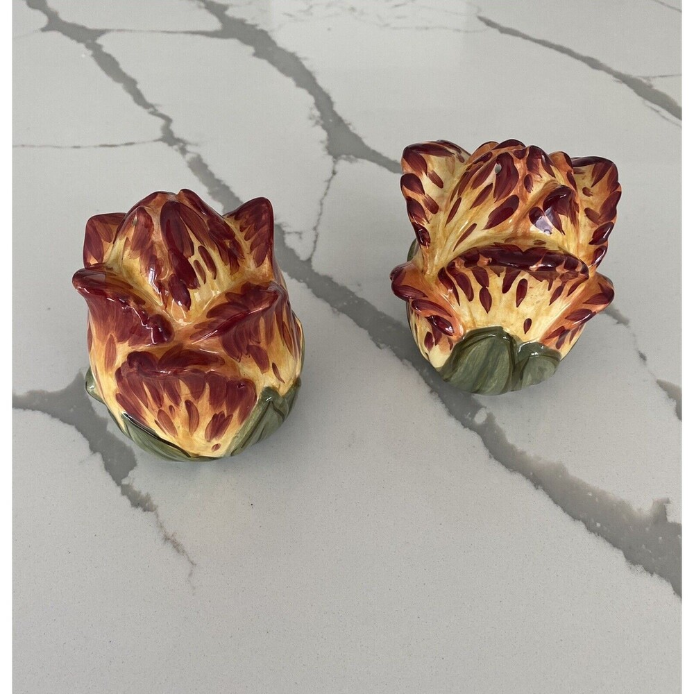 Vintage Ceramic Salt and Pepper shakers Flower Design.Kitchen Ware Collectible